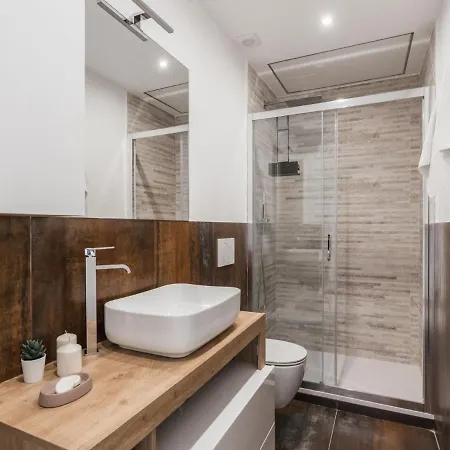 The Best Rent Spacious In Barberini Area Apartment *
